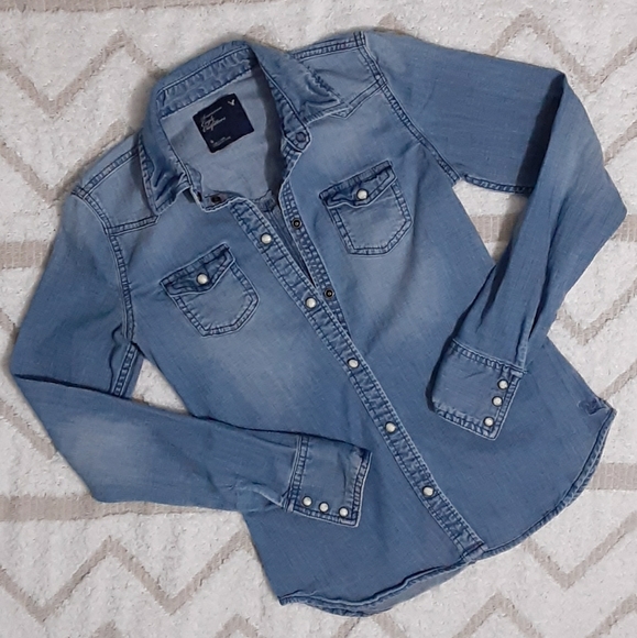 American Eagle Denim Button Down - Picture 2 of 5